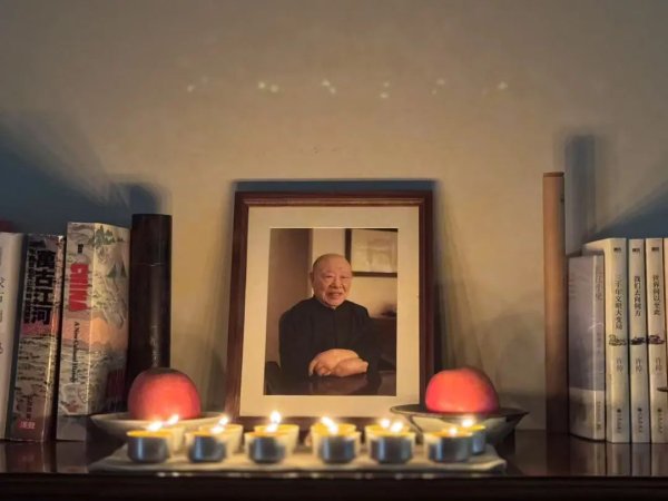 宏琳优配 许倬云先生讣告发布：先生魂归，隐入他毕生所钟的历史之中