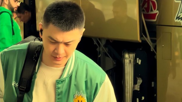 嘉正网  双喜临门！杨鸣抵达东莞,辽宁U22男篮峰回路转,但仅剩7人希望破灭